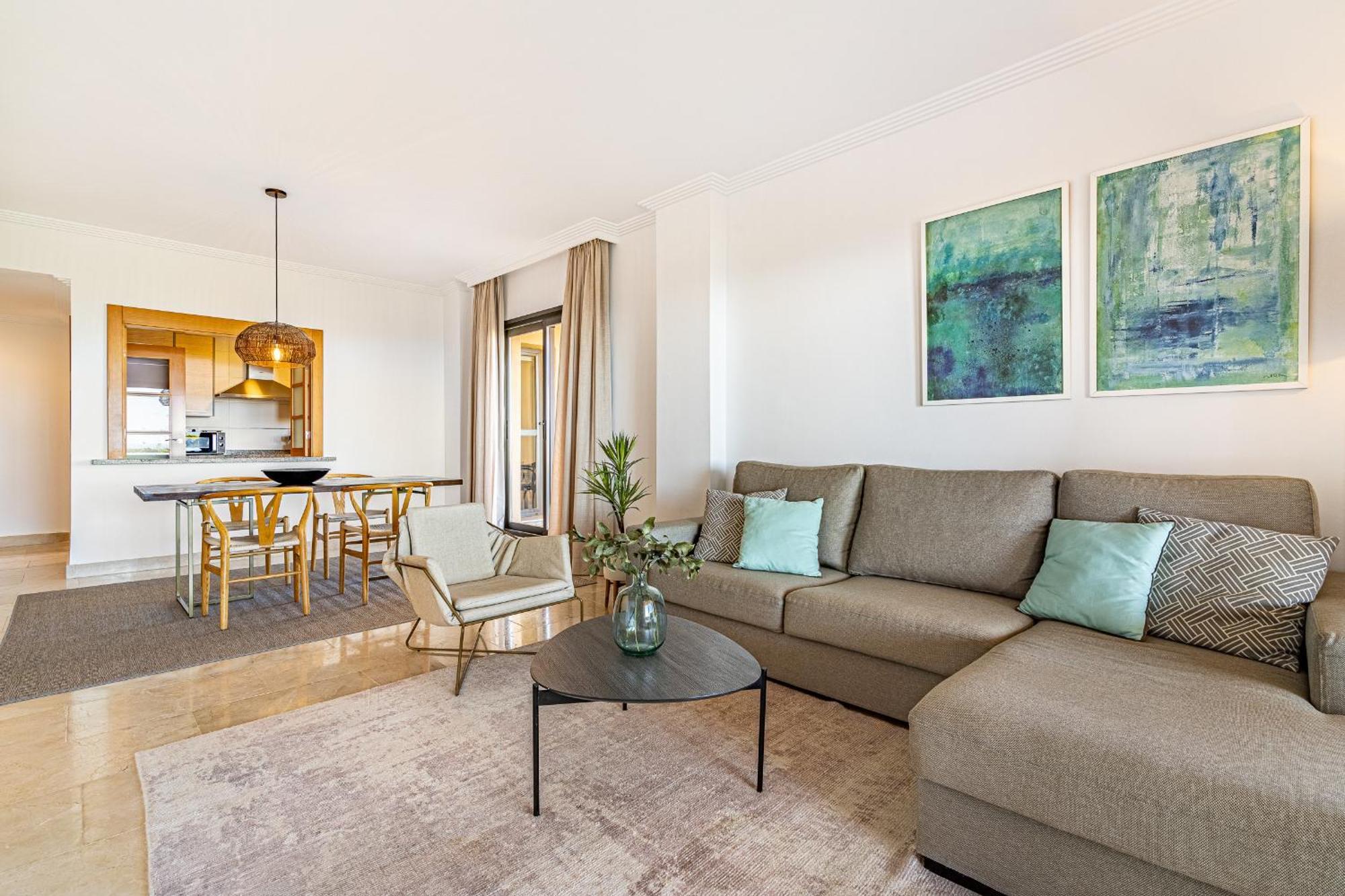 Large 3-Bedroom Nestled In Golf Paradise エステポナ エクステリア 写真