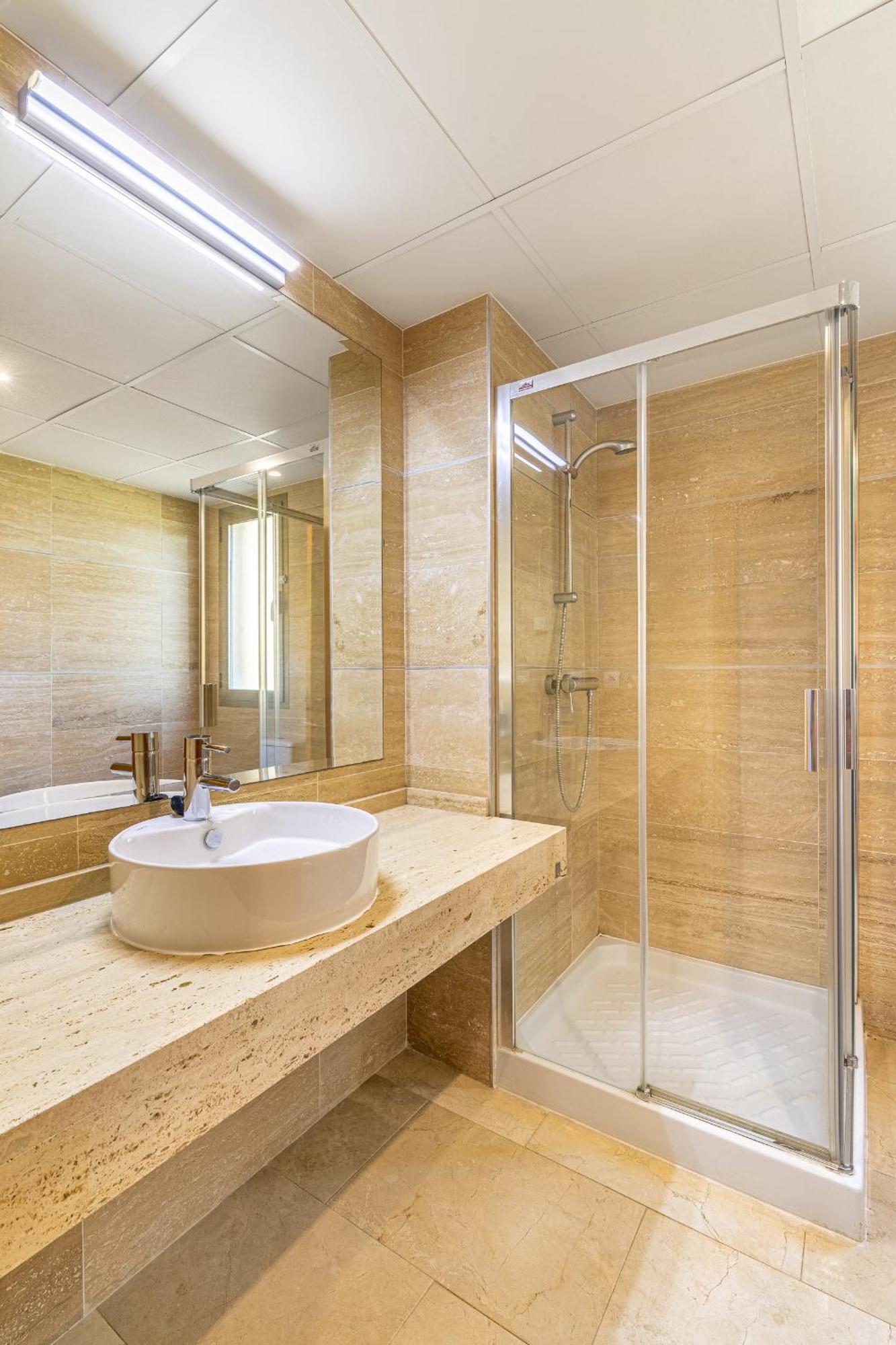 Large 3-Bedroom Nestled In Golf Paradise エステポナ エクステリア 写真