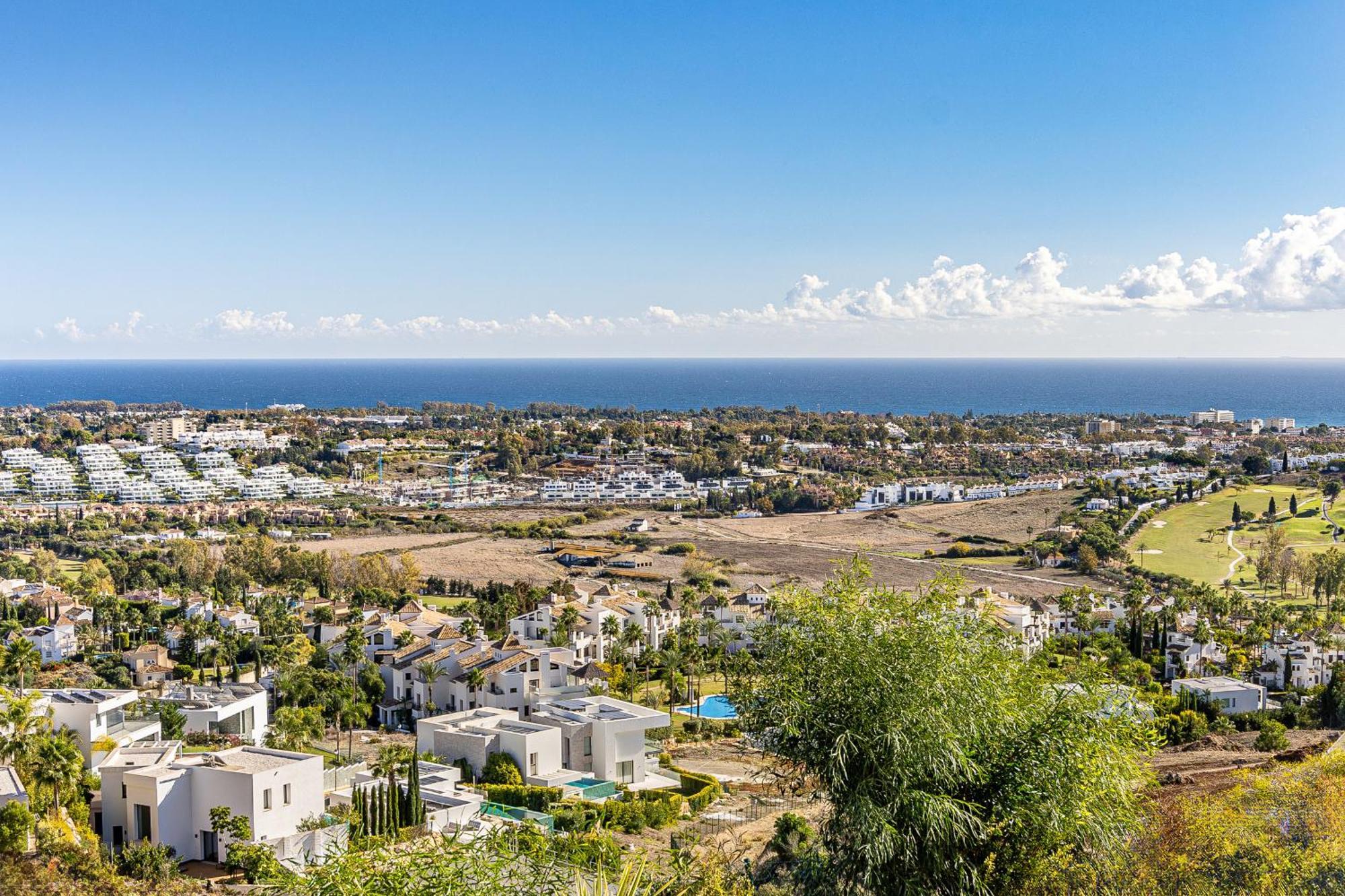 Large 3-Bedroom Nestled In Golf Paradise エステポナ エクステリア 写真