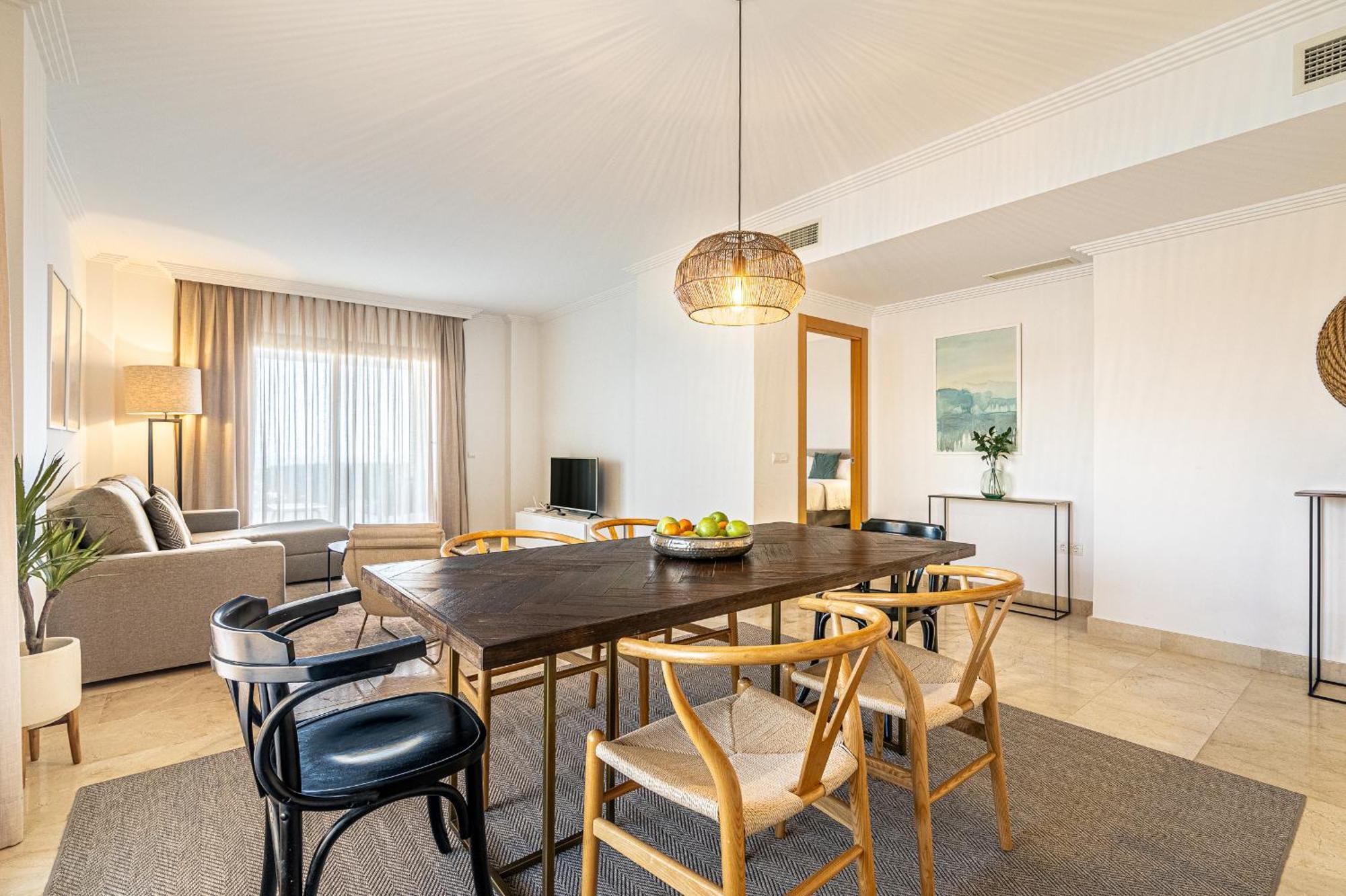 Large 3-Bedroom Nestled In Golf Paradise エステポナ エクステリア 写真